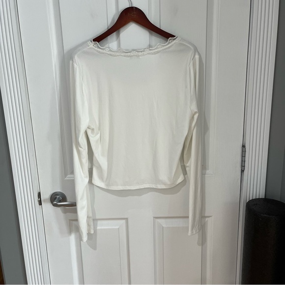 Socialite long sleeve scoop neck top in ivory color - Picture 6 of 9